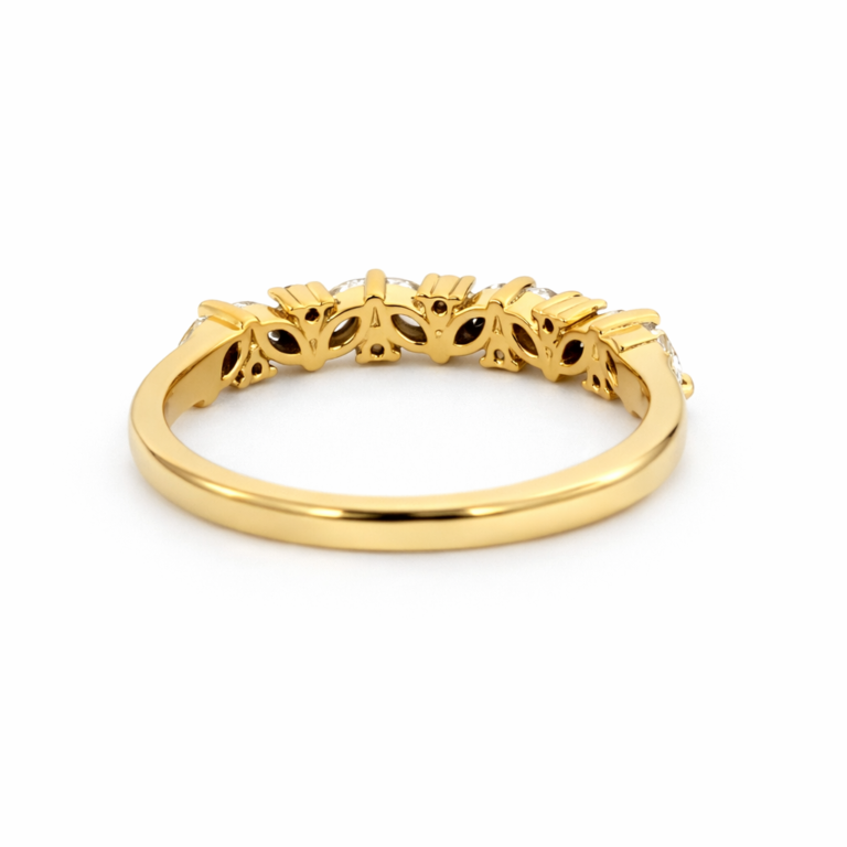 18kt gold ring weighing 3.4g thumbnail 3