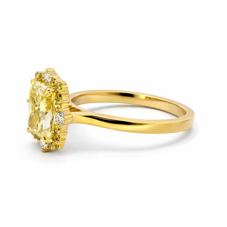 18kt Gold Ring with 2.56ct Lab-Grown Diamond thumbnail 2