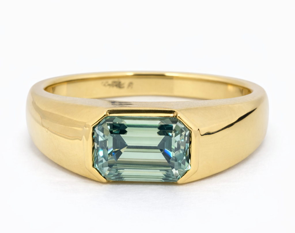 18kt Gold Ring 5.51g with 1ct Moissanite