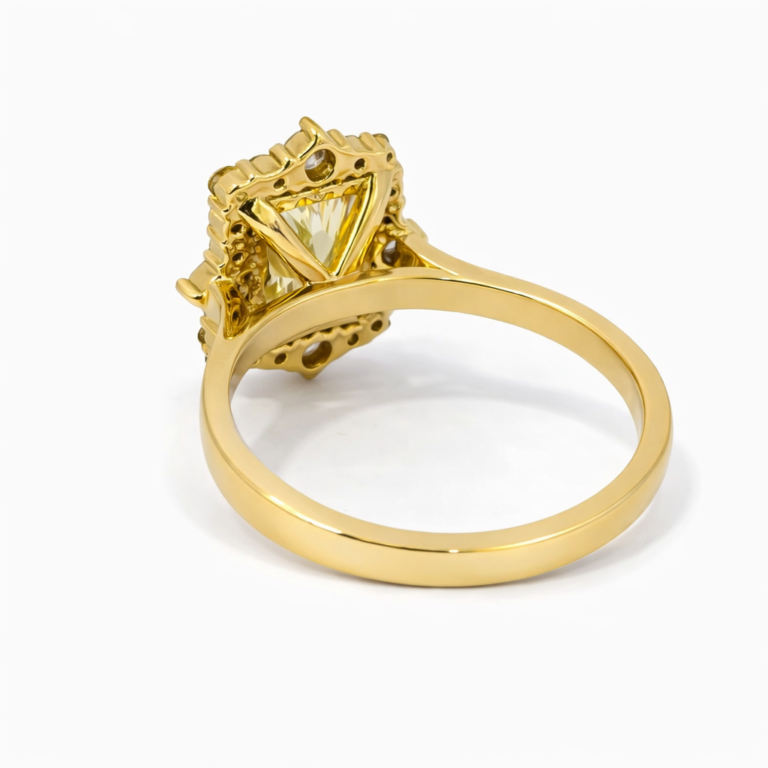 18kt Gold Ring with 2.56ct Lab-Grown Diamond thumbnail 4