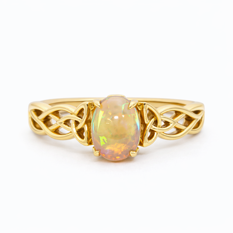 18kt gold ring with 0.8ct opal