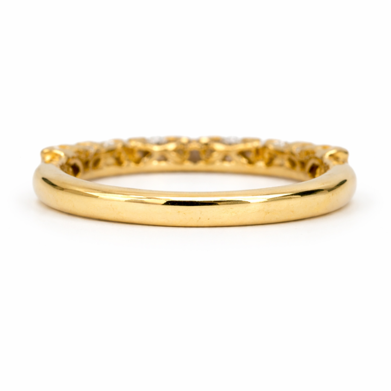 18kt gold ring weighing 3.4g thumbnail 5
