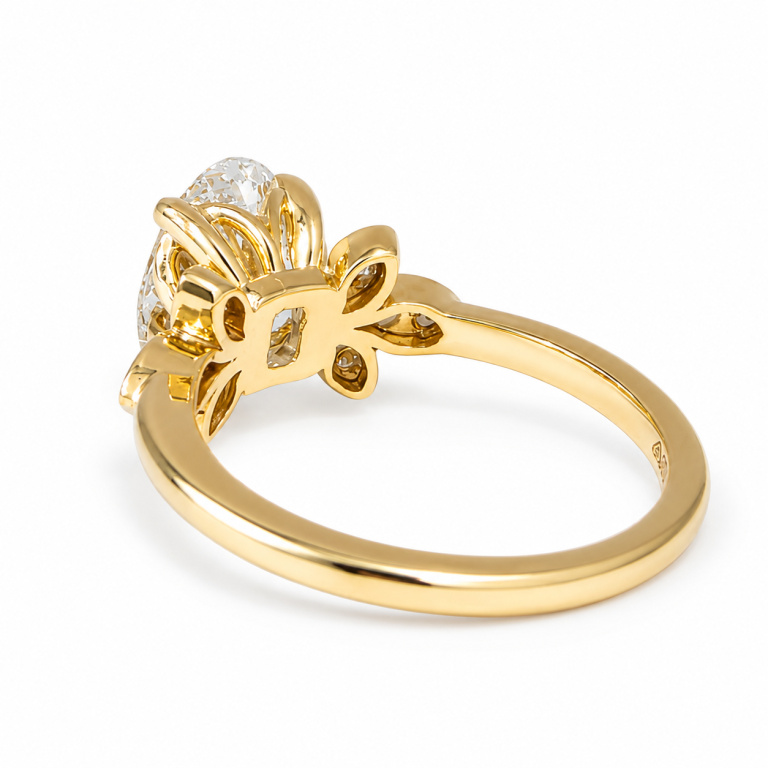 Elara Flora Oval 18K 2.18ct thumbnail 3